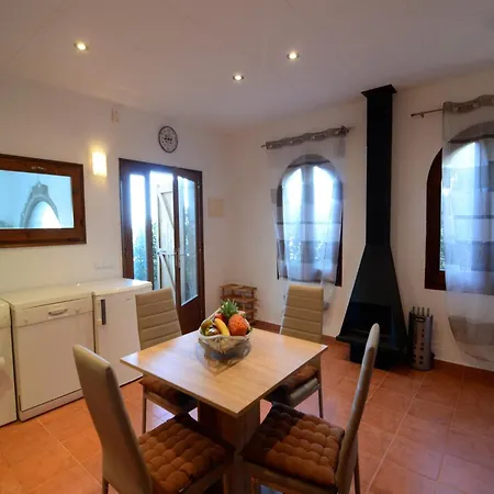 Garbinell With Five In Lescala Villa *