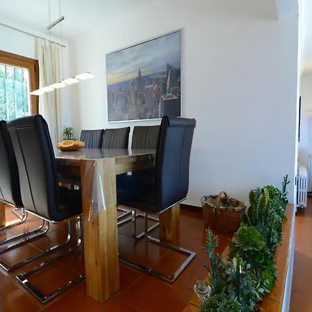 Garbinell With Five In Lescala Villa *