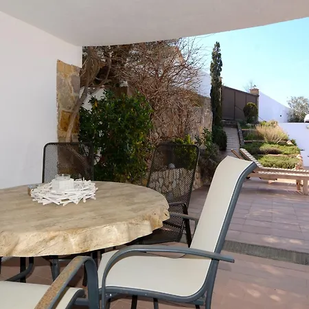 Villa Garbinell With Five In Lescala *