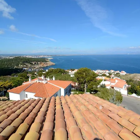 Garbinell With Five In Lescala Villa