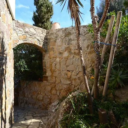 Villa Garbinell With Five In Lescala